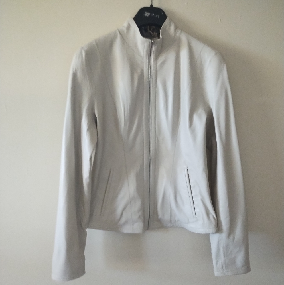 SUPER LUXURIOUS WOMEN'S CREAM/ OFF WHITE REVERSIBLE LEATHER JACKET XS - S NWT.